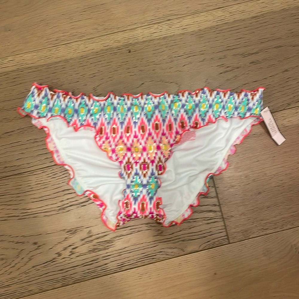 Victoria Secret ruffle cheeky bottoms size medium